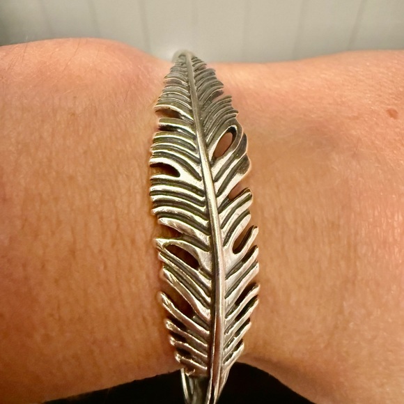 American West Silver 925 Feather Bangle Bracelet in Package 📦 @QVC Chic Layer ⭐️ - Picture 3 of 5